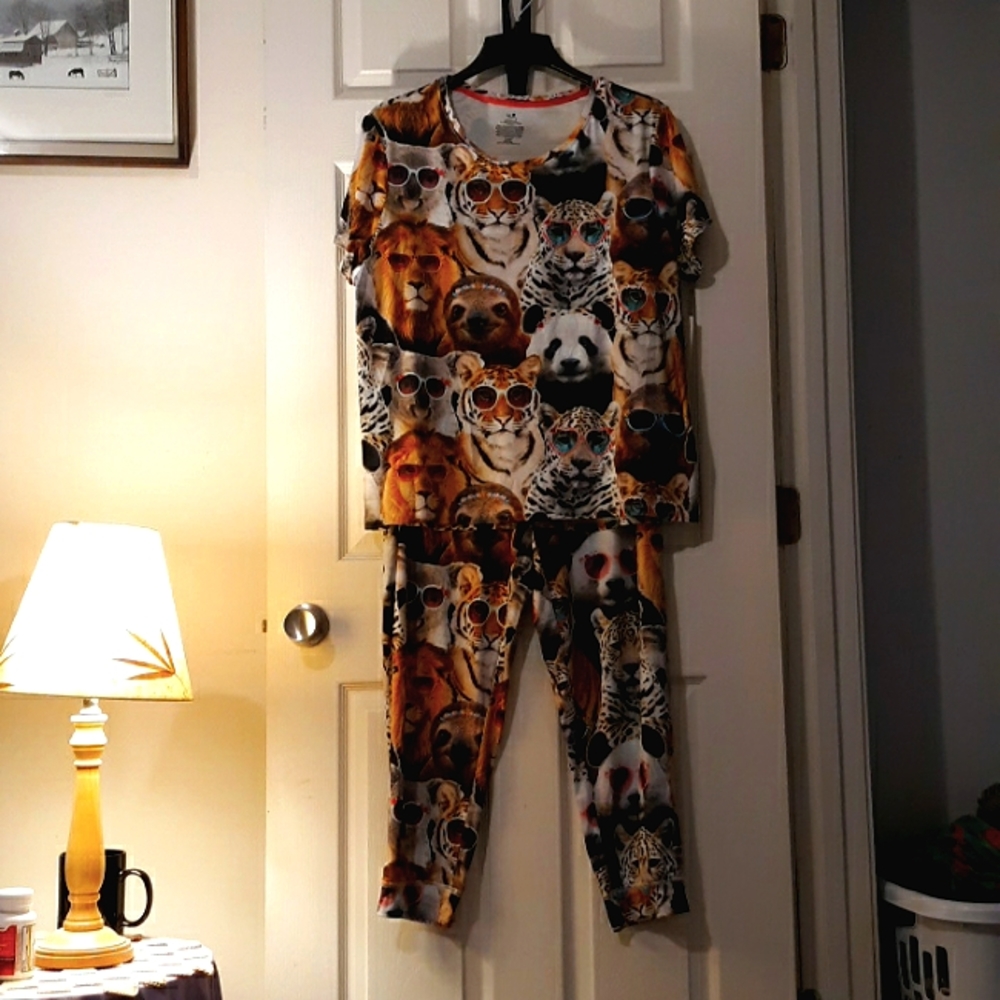 Blursed Jammie Set NWT 💛🖤